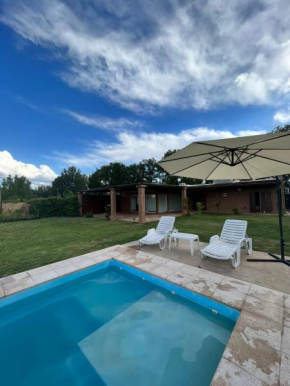 Pergolas Guest House - Pileta, Vinos y Montaña